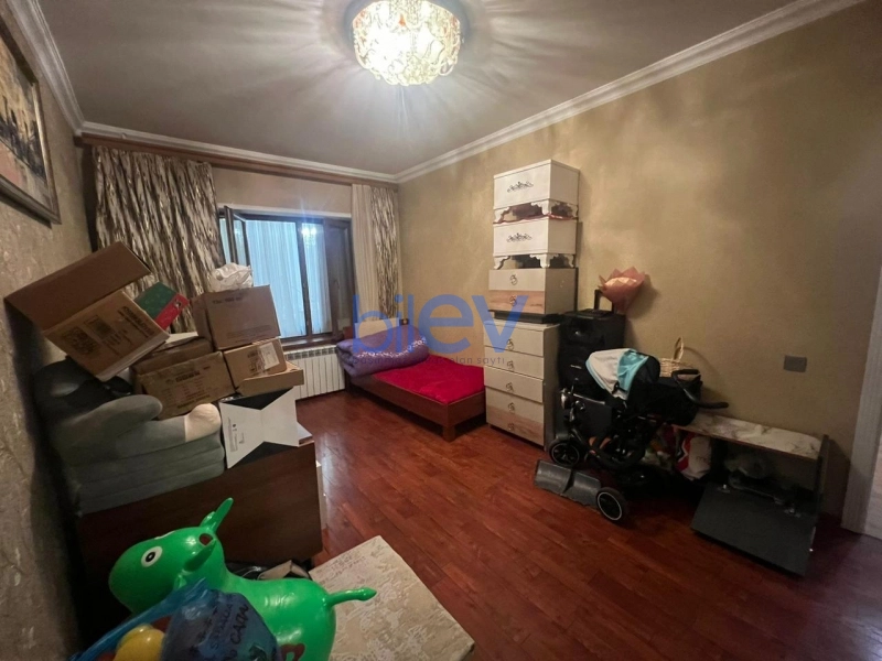 Satış 4 otaqlı Köhnə Tikili bina evi  100m², Bakı