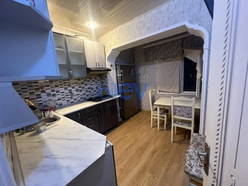 Satış 4 otaqlı Köhnə Tikili bina evi  100m², Bakı