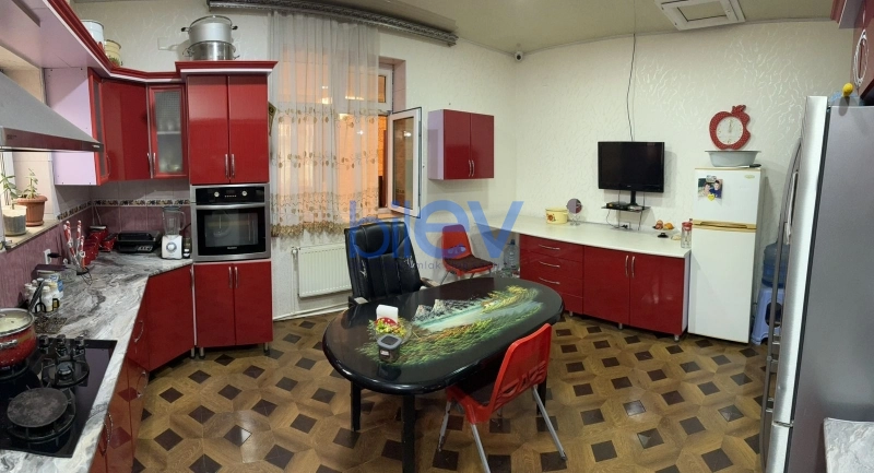 Satış 8 otaqlı Həyət evi  230m², Bakı
