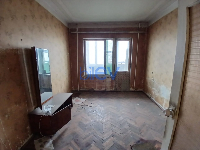 Satış 5 otaqlı Köhnə Tikili bina evi  120m², Bakı