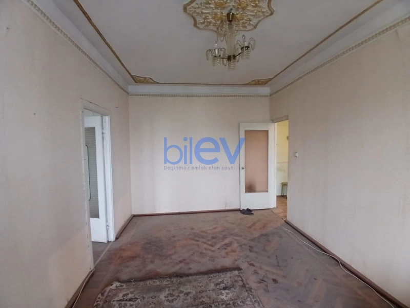 Satış 5 otaqlı Köhnə Tikili bina evi  120m², Bakı