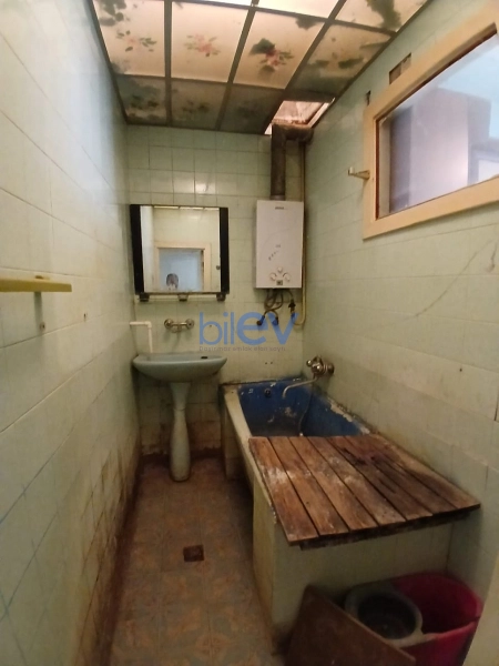 Satış 5 otaqlı Köhnə Tikili bina evi  120m², Bakı