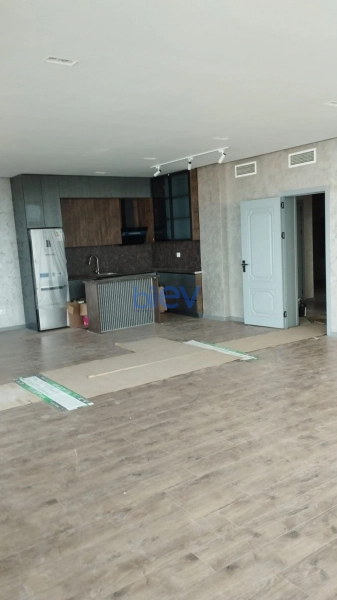 Aylıq Kirayə 3 otaqlı Yeni Tikili bina evi  150m², Bakı