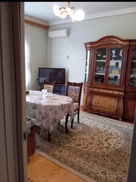Satış 5 otaqlı Köhnə Tikili bina evi  120m², Bakı