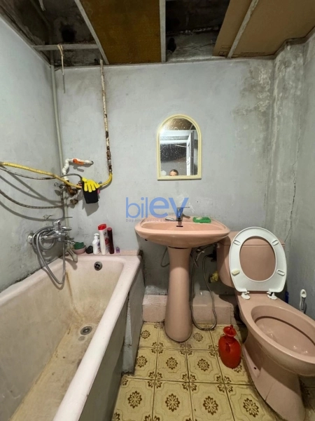 Satış 3 otaqlı Köhnə Tikili bina evi  63m², Bakı