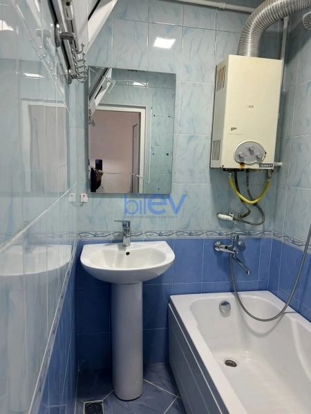 Satış 3 otaqlı Köhnə Tikili bina evi  75m², Bakı