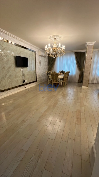 Aylıq Kirayə 4 otaqlı Yeni Tikili bina evi  230m², Bakı
