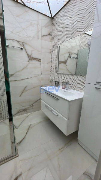 Aylıq Kirayə 4 otaqlı Yeni Tikili bina evi  230m², Bakı