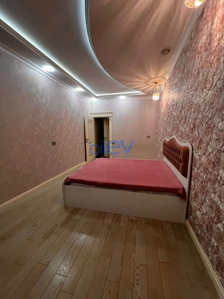 Aylıq Kirayə 4 otaqlı Yeni Tikili bina evi  230m², Bakı