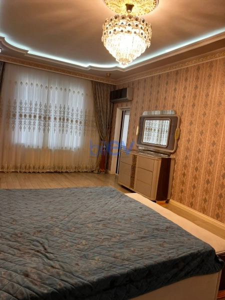 Aylıq Kirayə 4 otaqlı Yeni Tikili bina evi  230m², Bakı