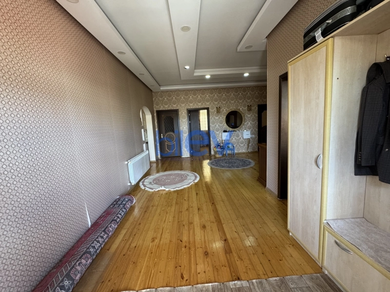 Satış 9 otaqlı Həyət evi  240m², Bakı