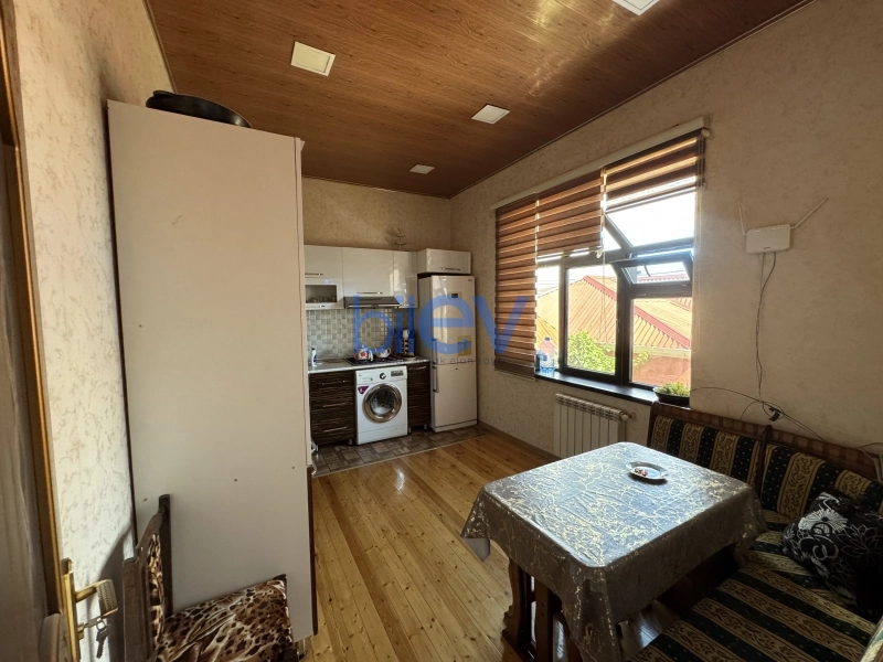 Satış 9 otaqlı Həyət evi  240m², Bakı