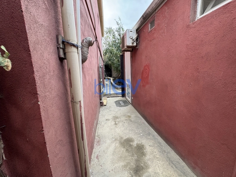 Satış 9 otaqlı Həyət evi  240m², Bakı
