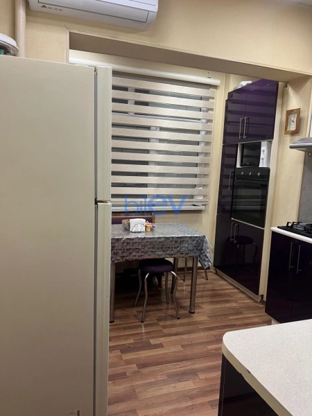 Satış 3 otaqlı Köhnə Tikili bina evi  70m², Bakı