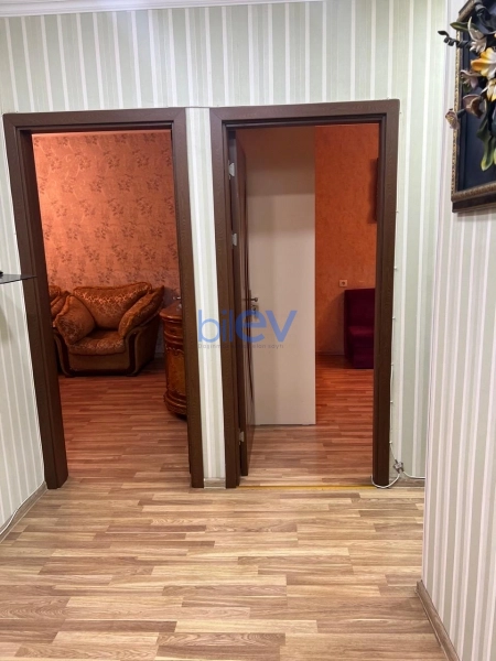 Satış 3 otaqlı Köhnə Tikili bina evi  70m², Bakı