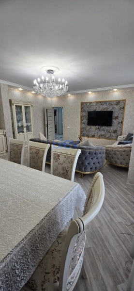 Satış 5 otaqlı Köhnə Tikili bina evi  107m², Xırdalan