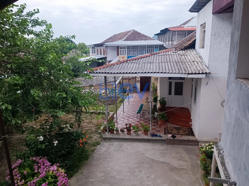 Aylıq Kirayə 12 otaqlı Həyət evi  200m², Şəki