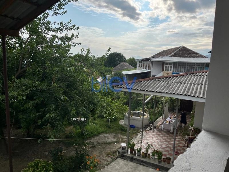 Aylıq Kirayə 12 otaqlı Həyət evi  200m², Şəki