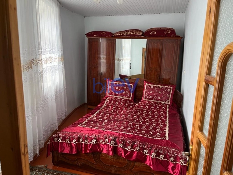 Aylıq Kirayə 12 otaqlı Həyət evi  200m², Şəki