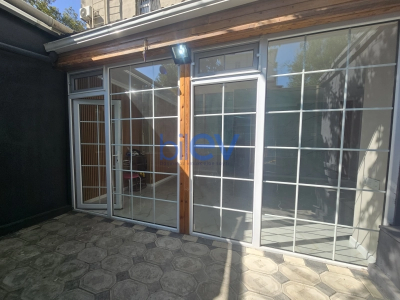 Aylıq Kirayə 4 otaqlı Köhnə Tikili bina evi  150m², Bakı