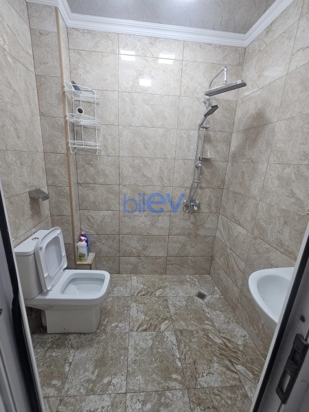 Aylıq Kirayə 4 otaqlı Köhnə Tikili bina evi  150m², Bakı