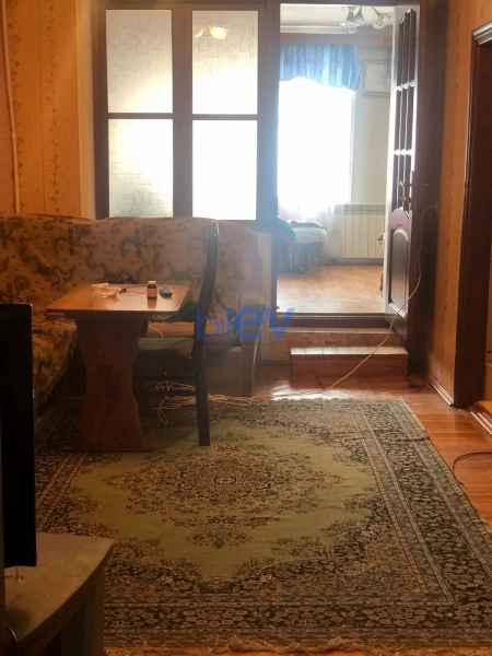 Aylıq Kirayə 3 otaqlı Köhnə Tikili bina evi  75m², Bakı