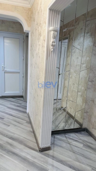 Satış 4 otaqlı Köhnə Tikili bina evi  82m², Bakı