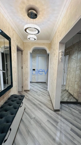 Satış 4 otaqlı Köhnə Tikili bina evi  82m², Bakı