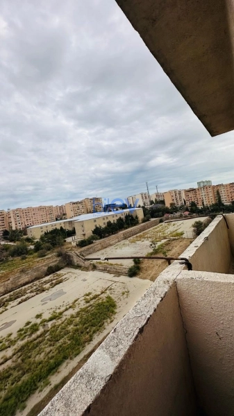 Satış 4 otaqlı Köhnə Tikili bina evi  82m², Bakı