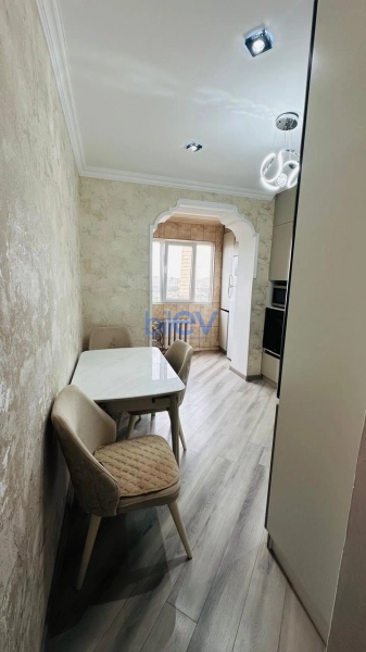 Satış 4 otaqlı Köhnə Tikili bina evi  82m², Bakı