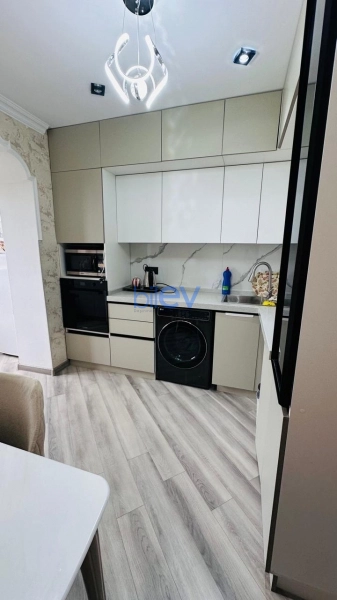 Satış 4 otaqlı Köhnə Tikili bina evi  82m², Bakı