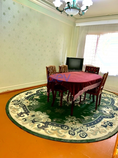 Satış 5 otaqlı Köhnə Tikili bina evi  110m², Xırdalan