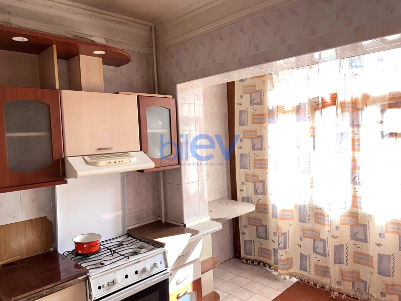 Satış 5 otaqlı Köhnə Tikili bina evi  110m², Xırdalan