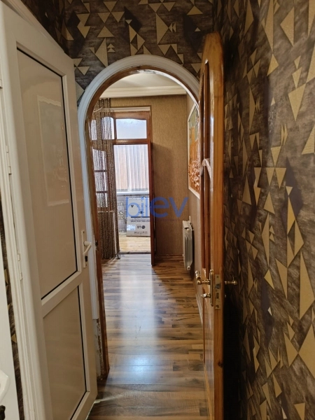 Satış 60 otaqlı Köhnə Tikili bina evi  60m², Bakı