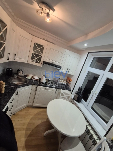 Satış 2 otaqlı Köhnə Tikili bina evi  43m², Bakı