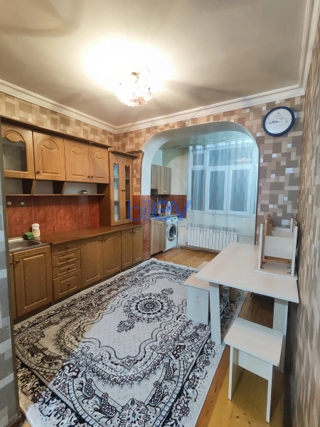 Aylıq Kirayə 4 otaqlı Köhnə Tikili bina evi  100m², Gəncə