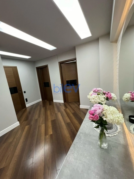 Satış 4 otaqlı Köhnə Tikili bina evi  250m², Bakı