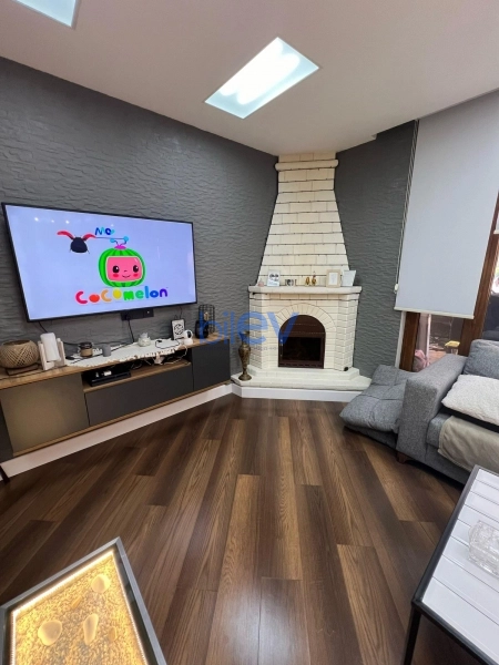 Satış 4 otaqlı Köhnə Tikili bina evi  250m², Bakı
