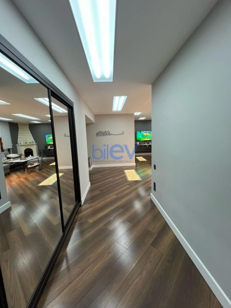 Satış 4 otaqlı Köhnə Tikili bina evi  250m², Bakı