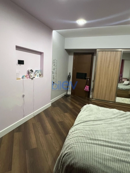 Satış 4 otaqlı Köhnə Tikili bina evi  250m², Bakı