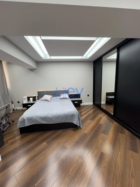 Satış 4 otaqlı Köhnə Tikili bina evi  250m², Bakı