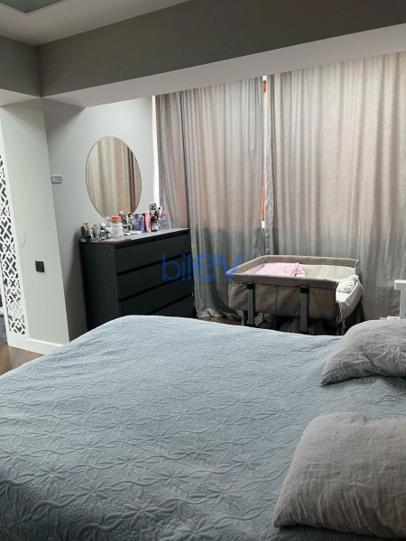 Satış 4 otaqlı Köhnə Tikili bina evi  250m², Bakı