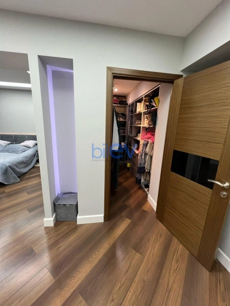 Satış 4 otaqlı Köhnə Tikili bina evi  250m², Bakı