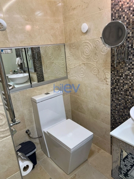 Satış 4 otaqlı Köhnə Tikili bina evi  250m², Bakı