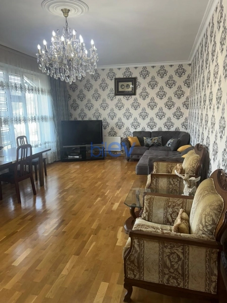 Satış 8 otaqlı Bağ evi  450m², Bakı