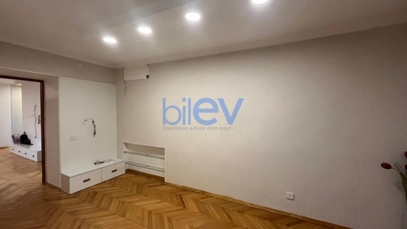 Satış 3 otaqlı Köhnə Tikili bina evi  81m², Bakı