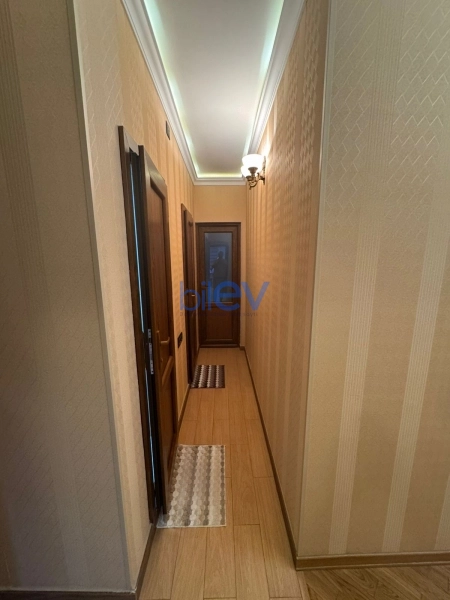 Satış 4 otaqlı Köhnə Tikili bina evi  100m², Bakı