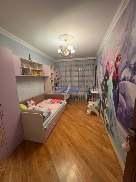 Satış 4 otaqlı Köhnə Tikili bina evi  100m², Bakı