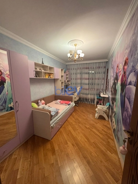 Satış 4 otaqlı Köhnə Tikili bina evi  100m², Bakı