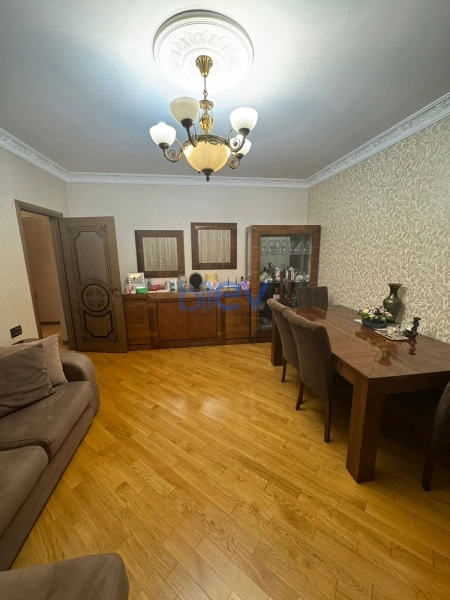 Satış 4 otaqlı Köhnə Tikili bina evi  100m², Bakı